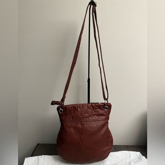 Bueno Women's Crossbody Vegan Leather EUC - Picture 2 of 10